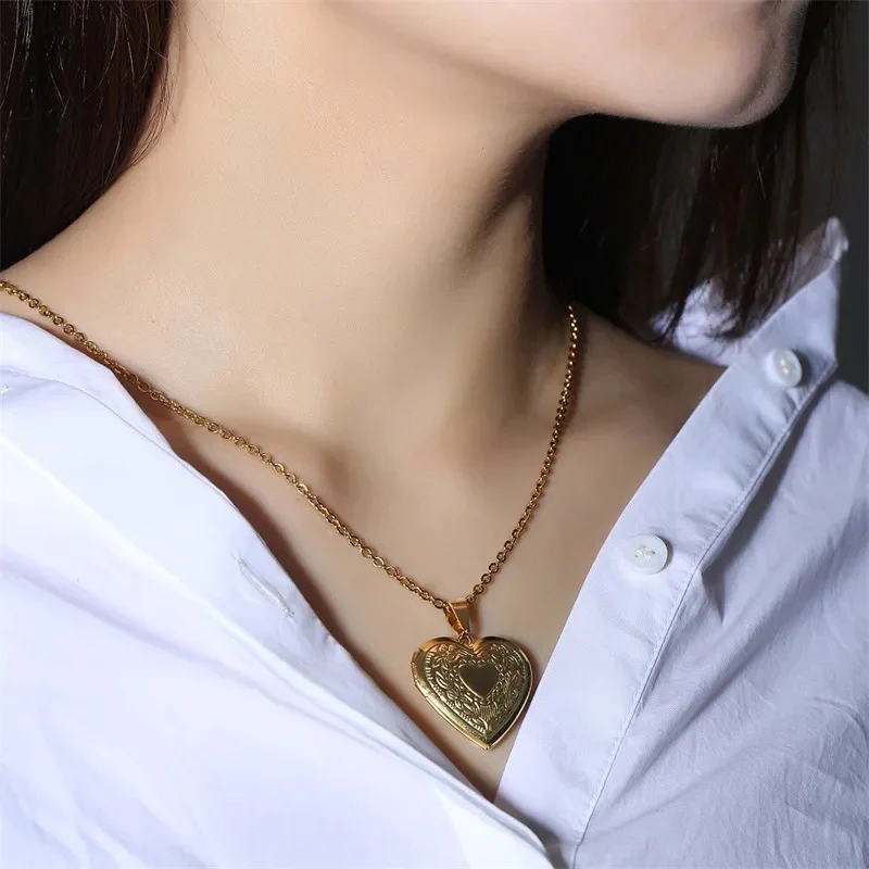 Lily Photo Locket - 18K Gold Plated - Image 3